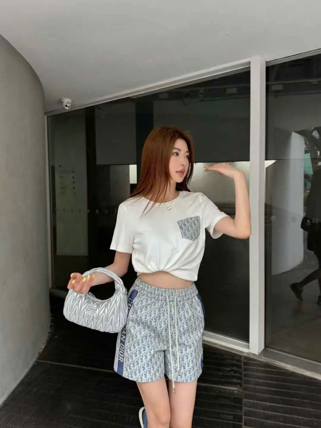 Combo áo thun quần short trắng phối xanh dương Dior 9