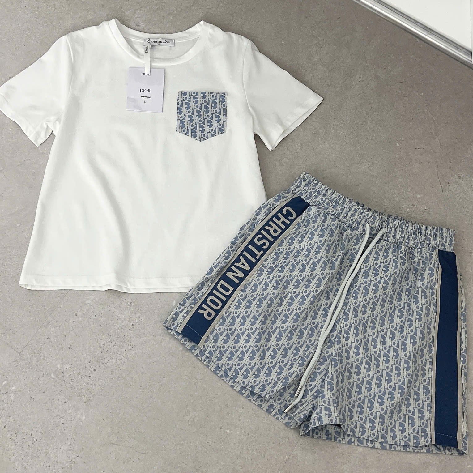 Combo áo thun quần short trắng phối xanh dương Dior 13