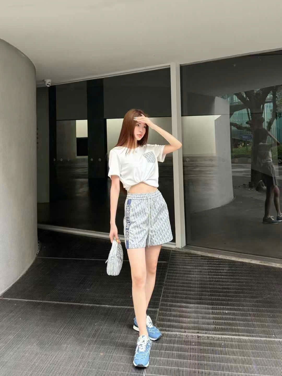 Combo áo thun quần short trắng phối xanh dương Dior 14