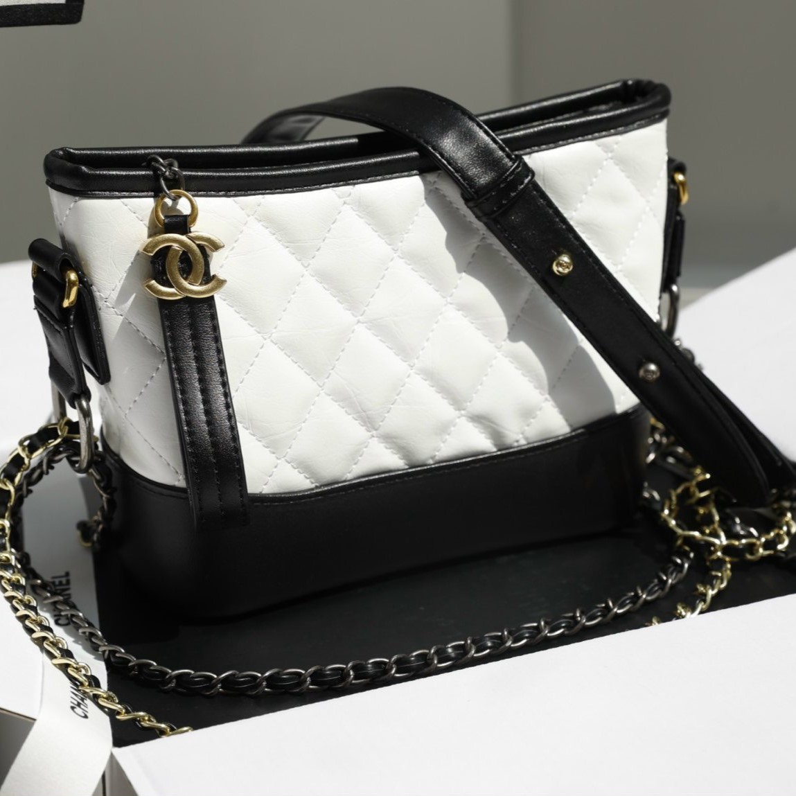 TÚI NỮ CHANEL AGED CALFSKIN QUILTED SMALL GABRIELLE HOBO WHITE BLACK 5