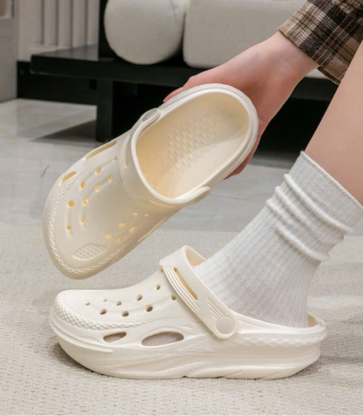 Giày trắng nữ Clog Unisex Crocs Off Grid White 8