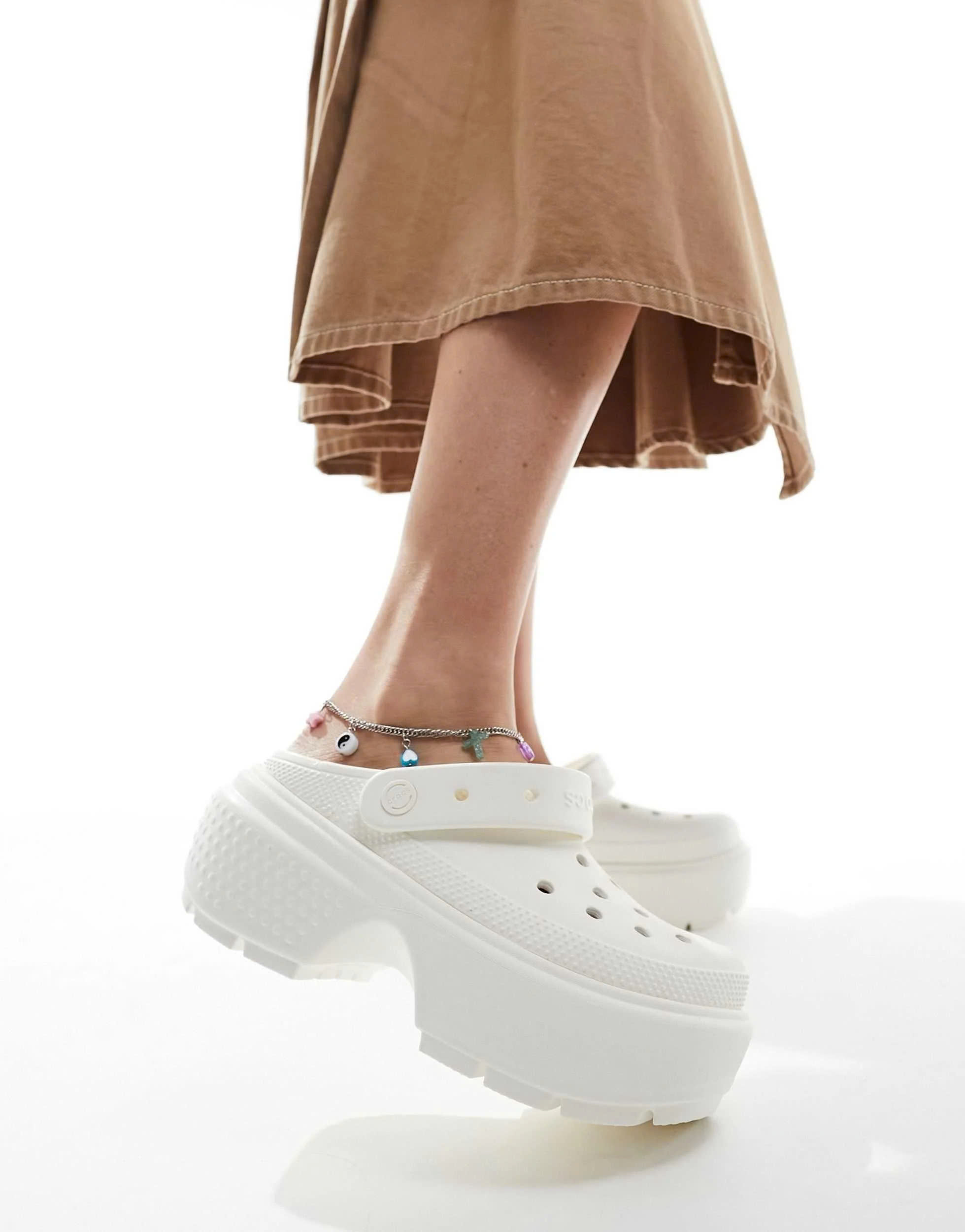 Giày sandal đế cao Crocs Stomp Clog Platform Chalk 10