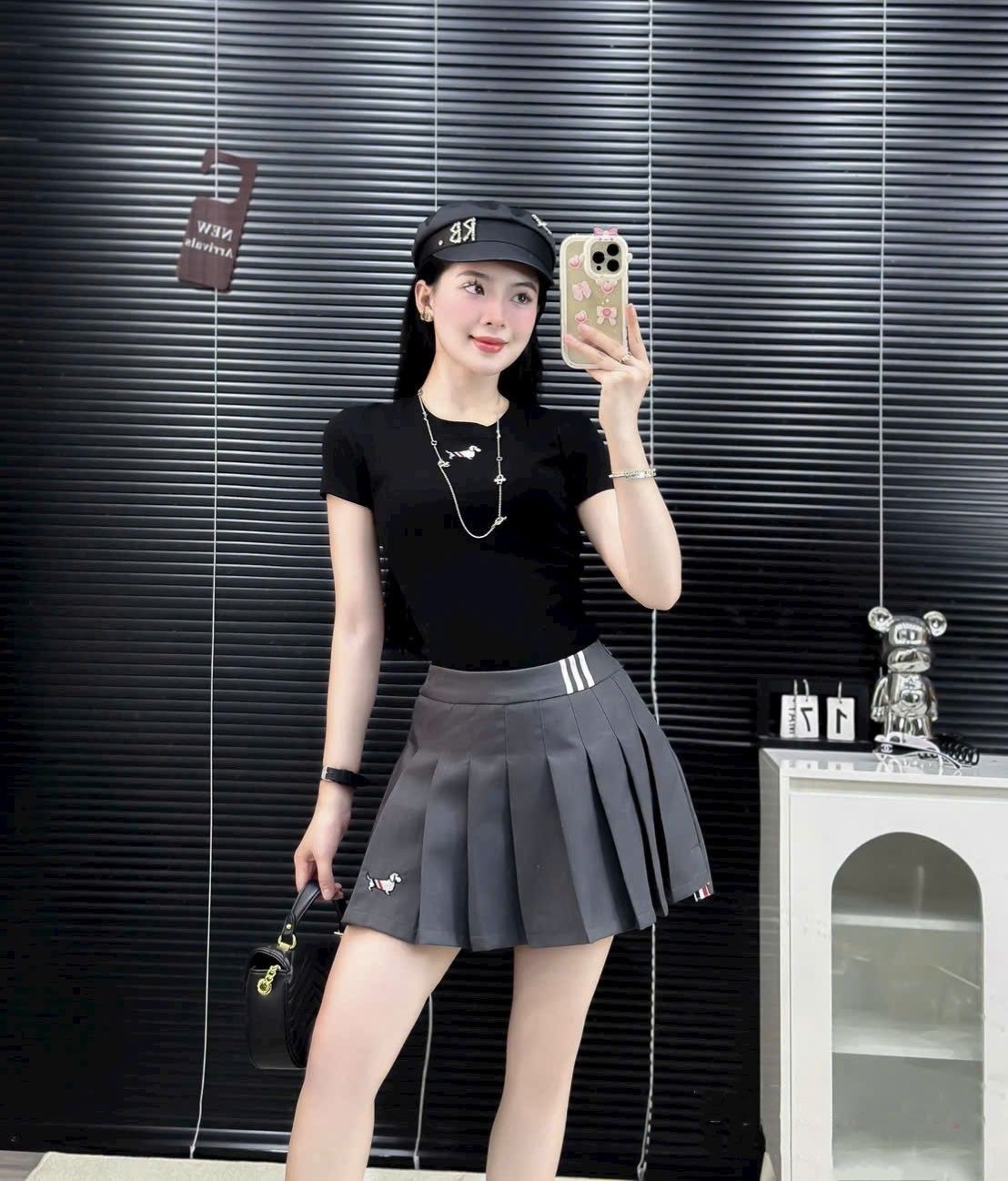 Combo áo thun váy xếp ly Thom Browne 1