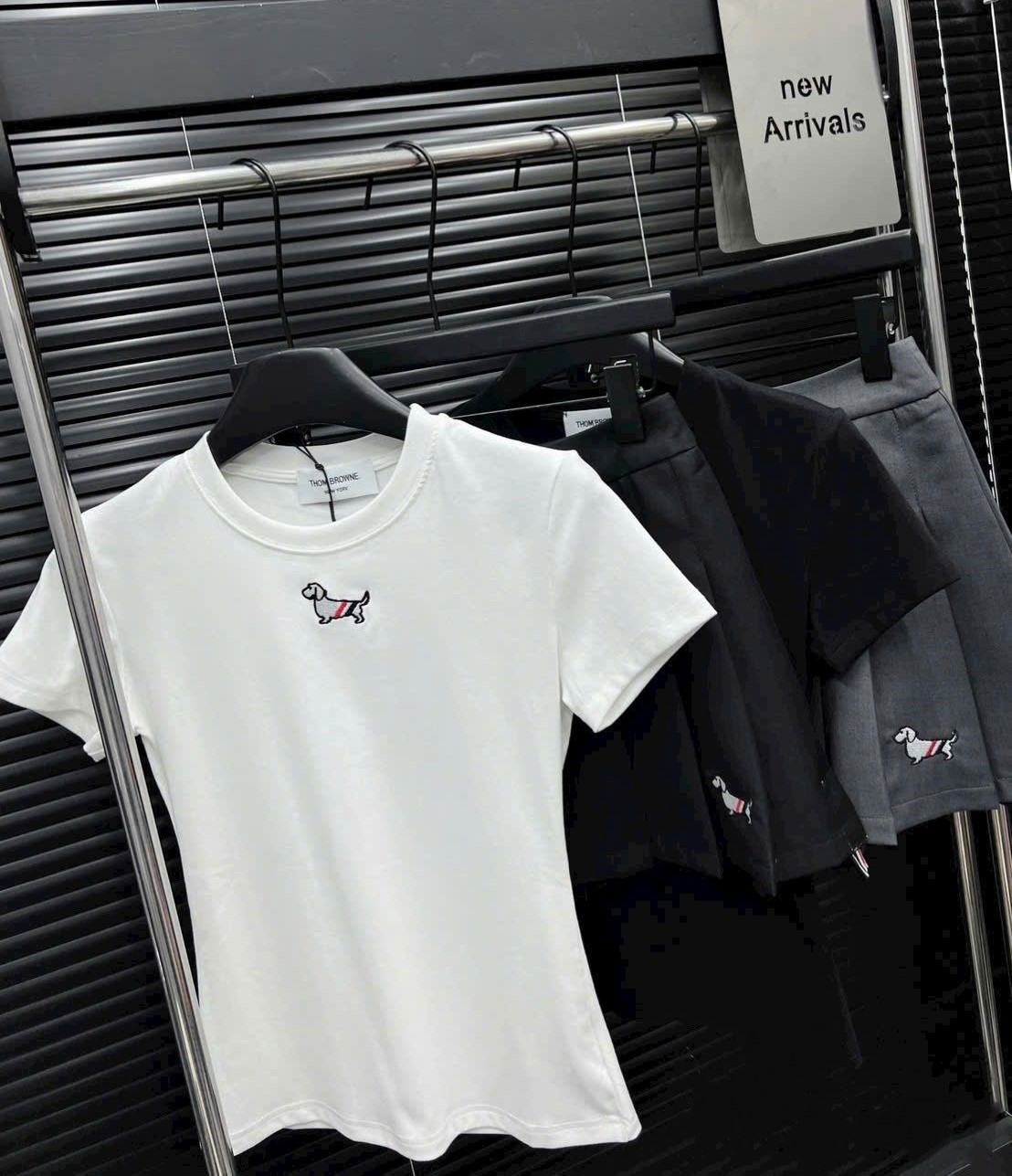Combo áo thun váy xếp ly Thom Browne 2