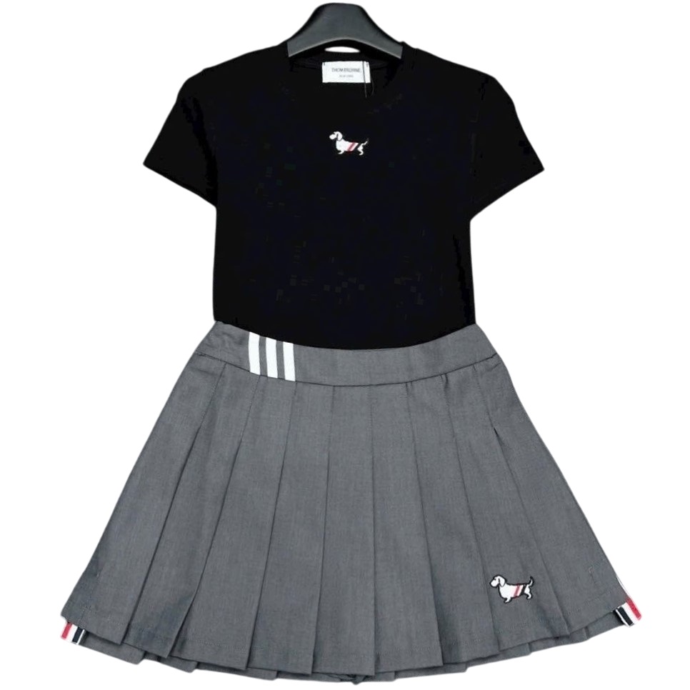 Combo áo thun váy xếp ly Thom Browne 9