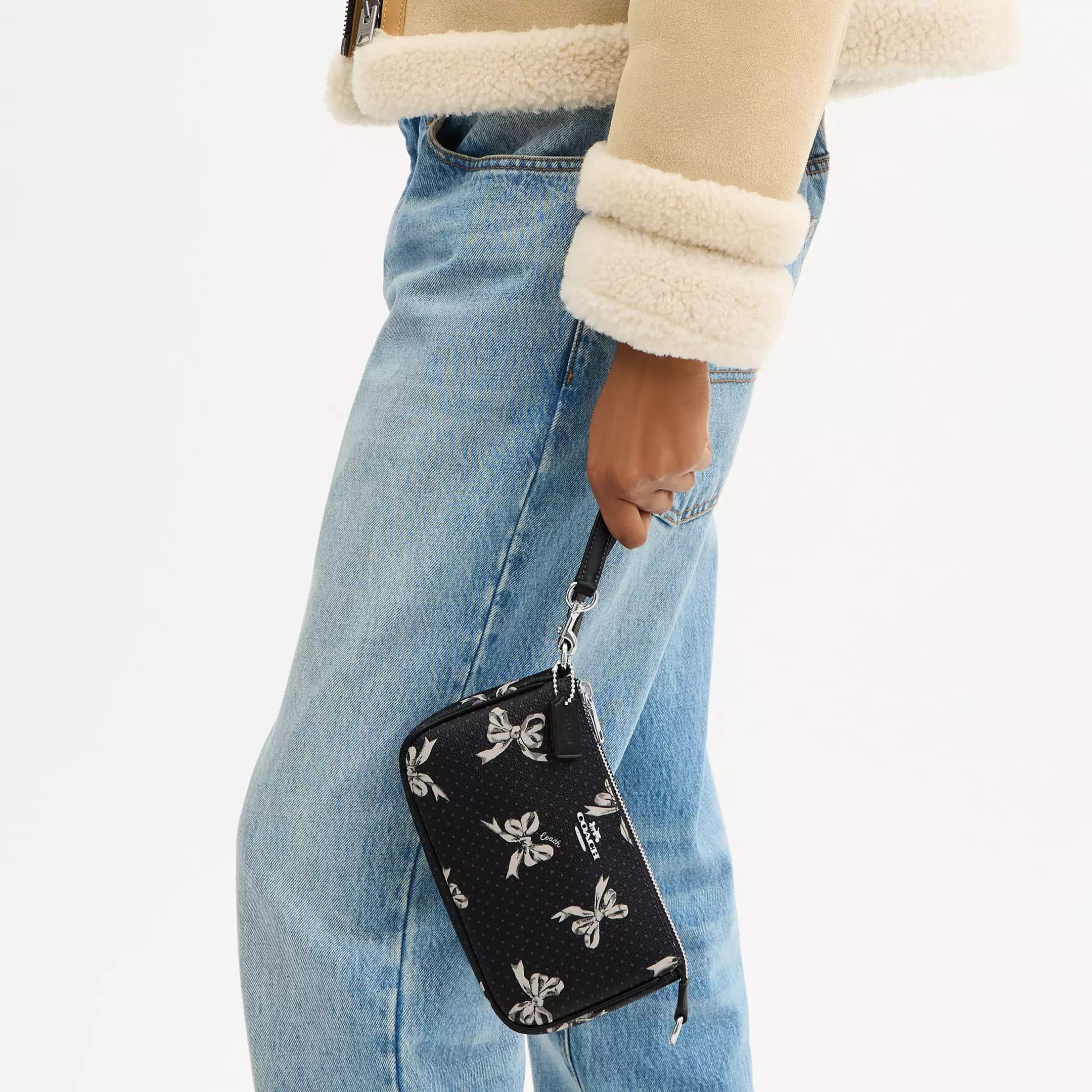 Túi kẹp nách Coach Nolita 19 With Bow Print Multicolor Black CZ454 4