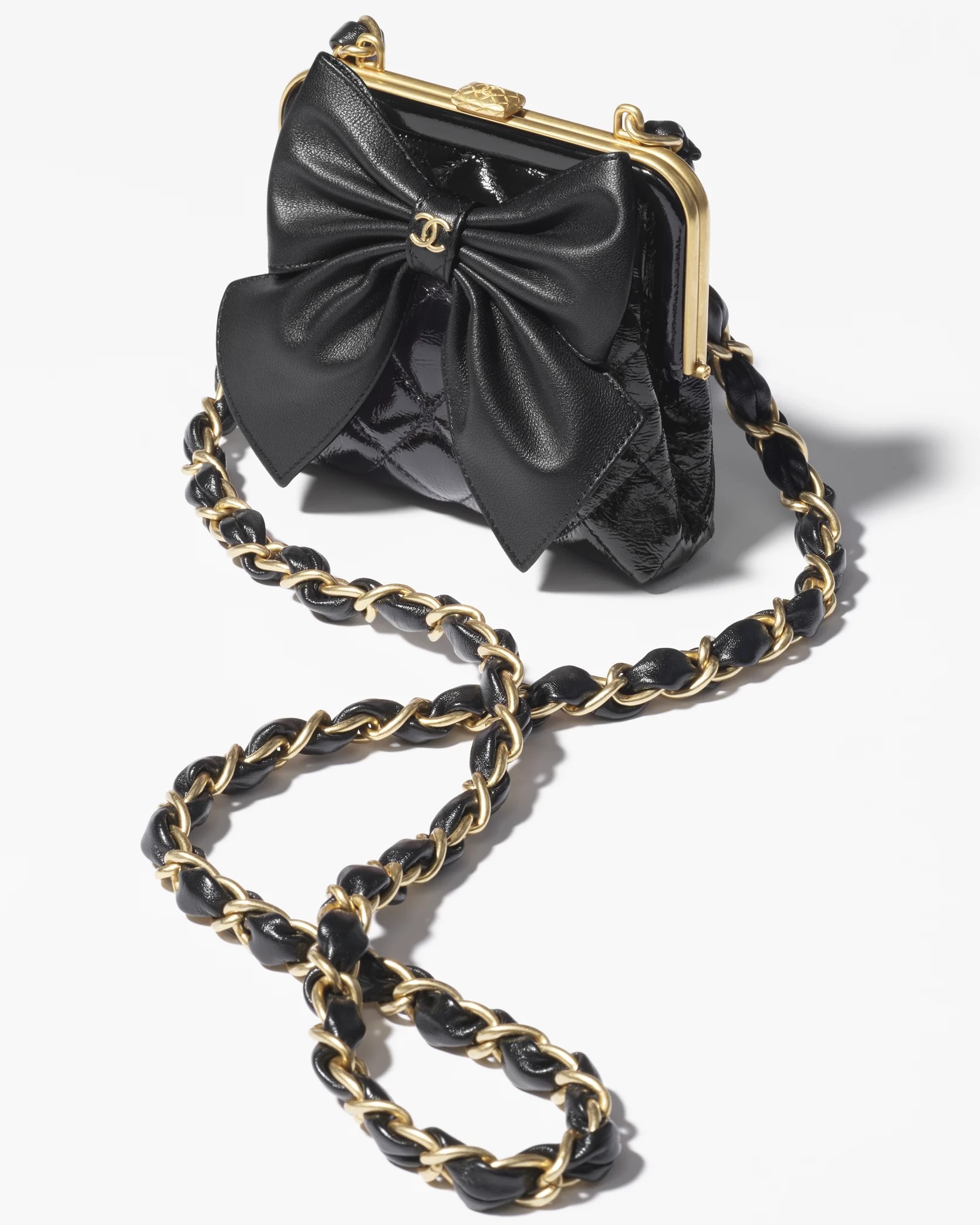 Túi đeo chéo nữ Chanel Clutch With Chain Patent Crumpled Lambskin Black 5