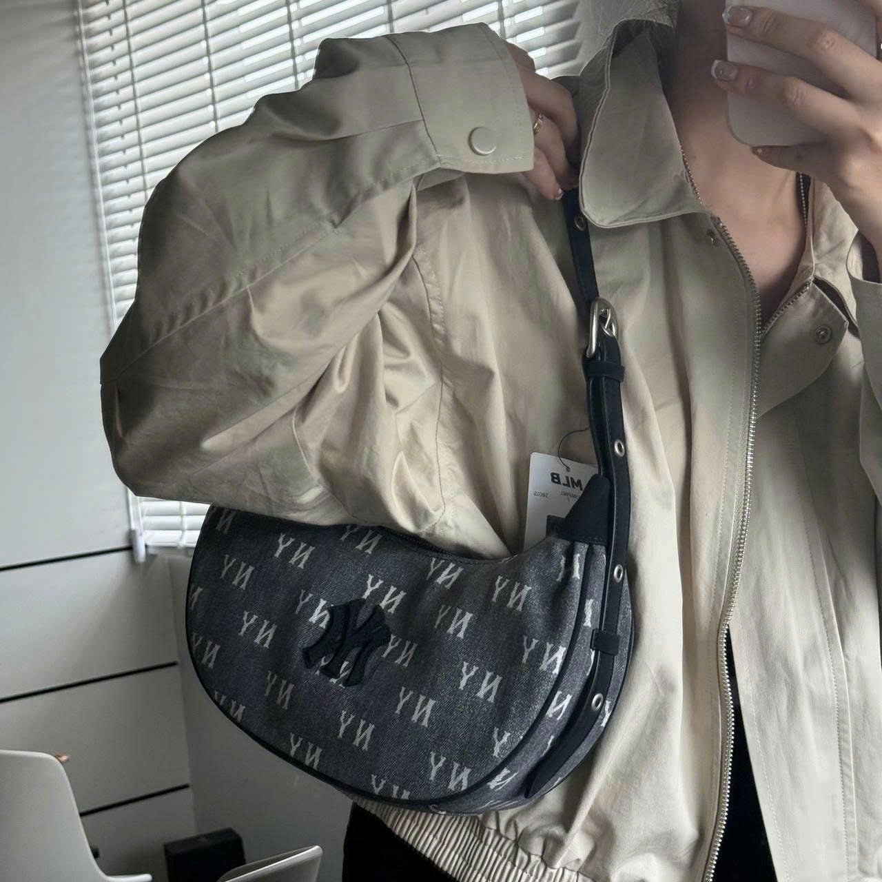 Túi kẹp nách nữ MLB Classic Monogram Vintage Denim Hobo Bag New York Yankees Grey 3ABQMV55N-50CGS 7