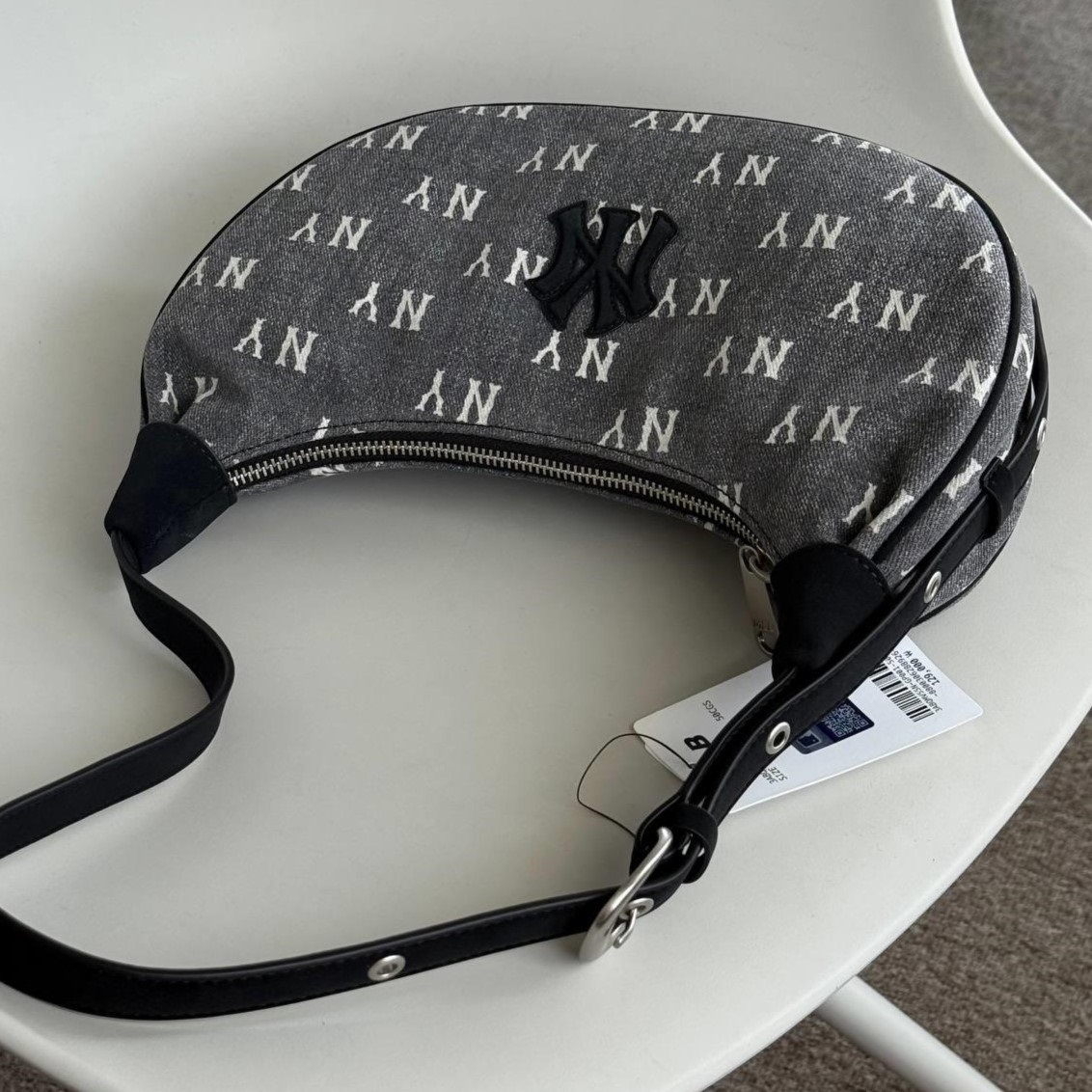 Túi kẹp nách nữ MLB Classic Monogram Vintage Denim Hobo Bag New York Yankees Grey 3ABQMV55N-50CGS 9