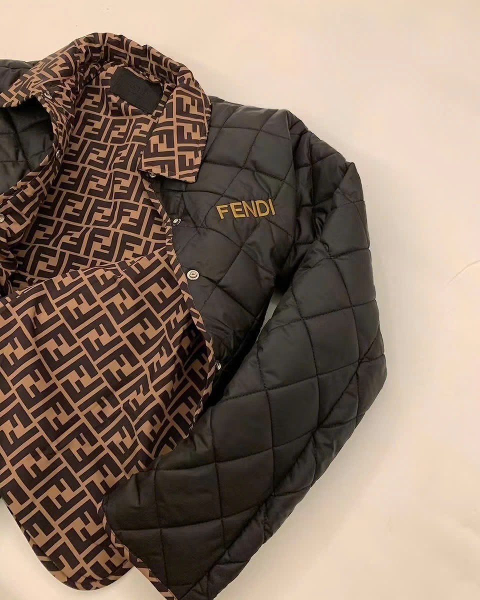 Áo phao Fendi hai mặt nâu và đen 1