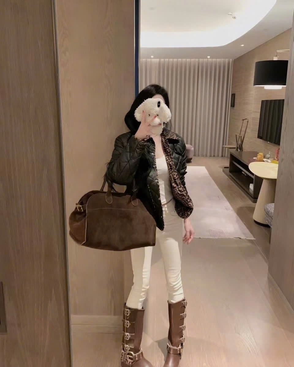 Áo phao Fendi hai mặt nâu và đen 7