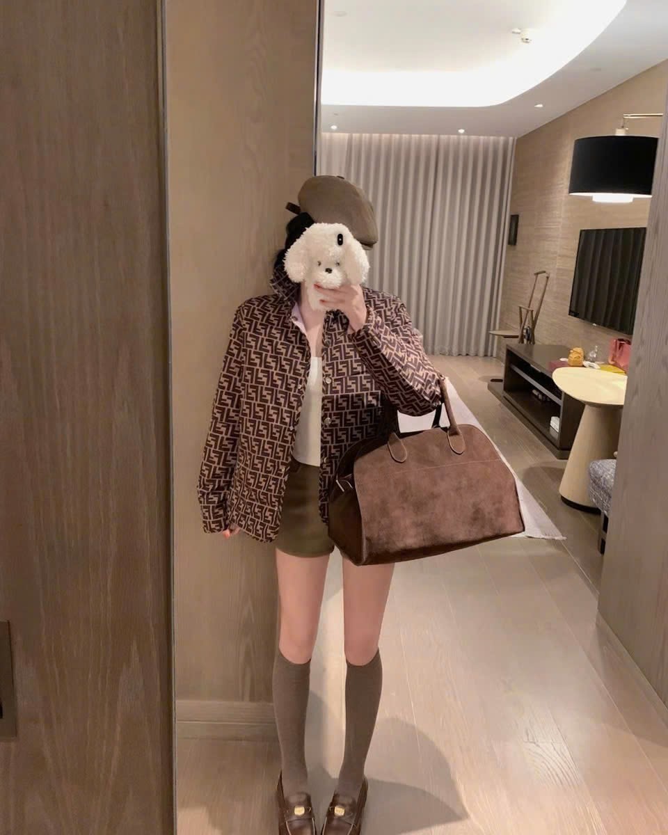 Áo phao Fendi hai mặt nâu và đen 8