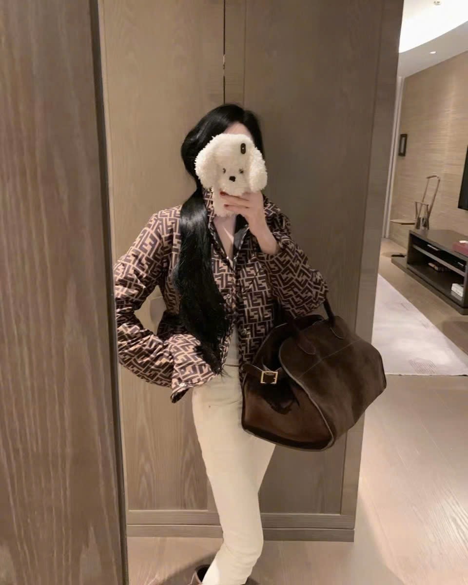Áo phao Fendi hai mặt nâu và đen 9