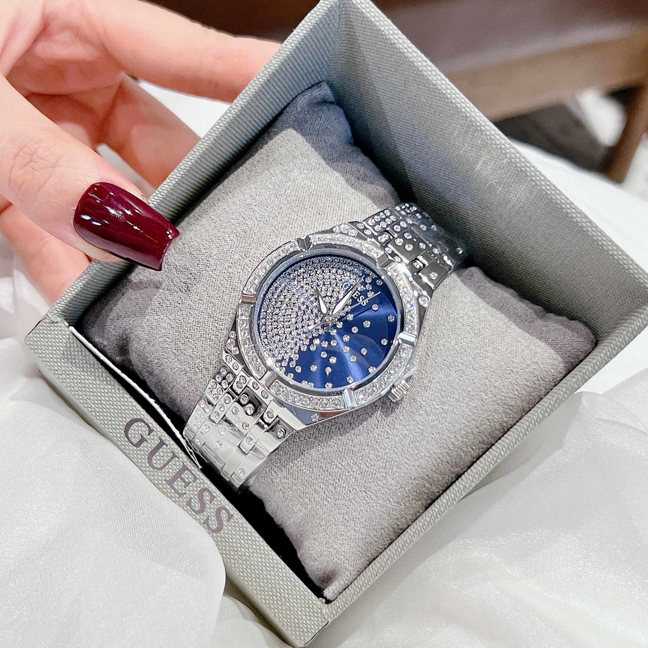 Đồng hồ đeo tay Guess Women Embellished Dial Bracelet Style Straps Analogue Watch GW0312L1 7