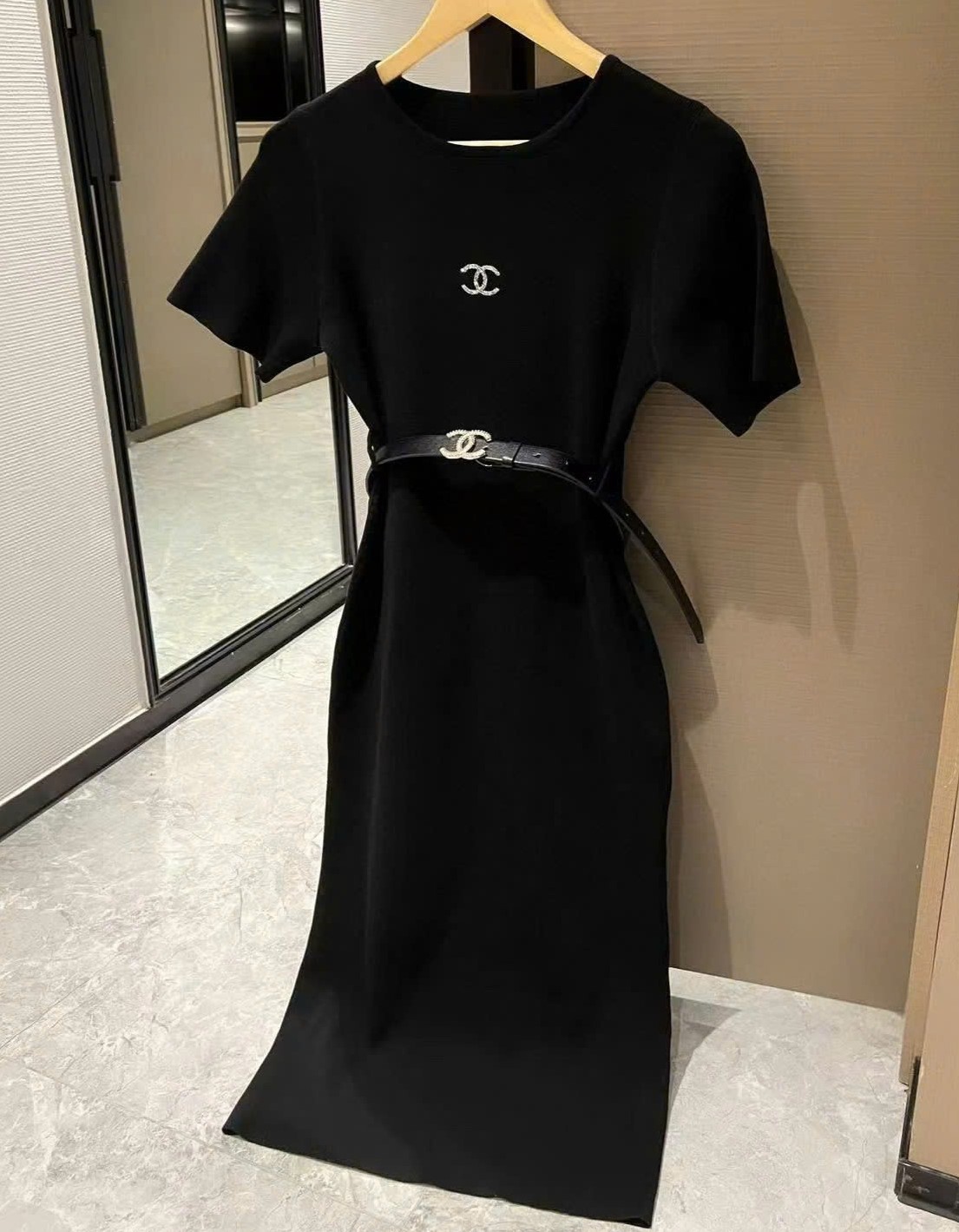 Combo áo khoác đầm dài đen nữ Chanel 2