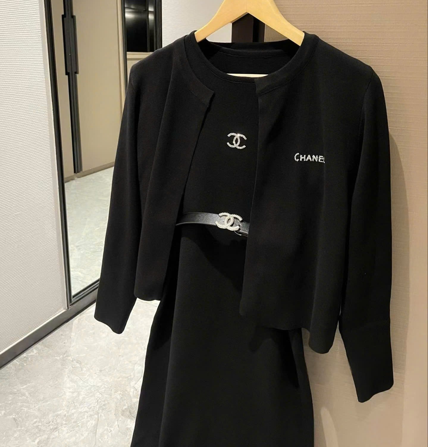 Combo áo khoác đầm dài đen nữ Chanel 1