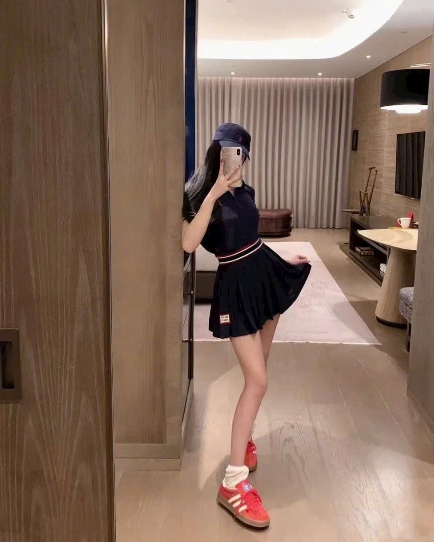 Combo áo váy xếp ly Miu Miu phối viền 11