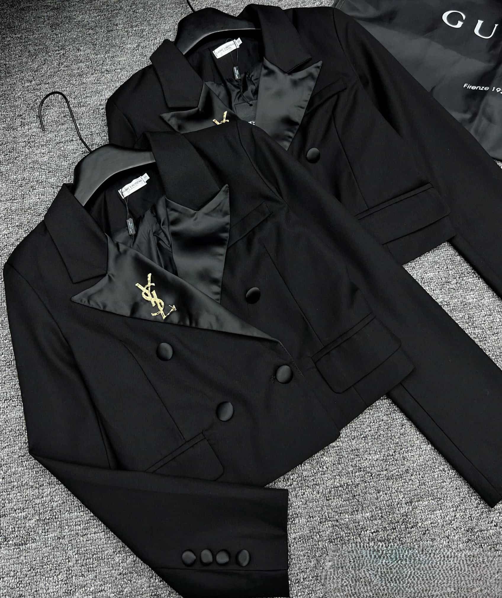 Áo khoác nữ phom ngắn tay dài đen YSL 5