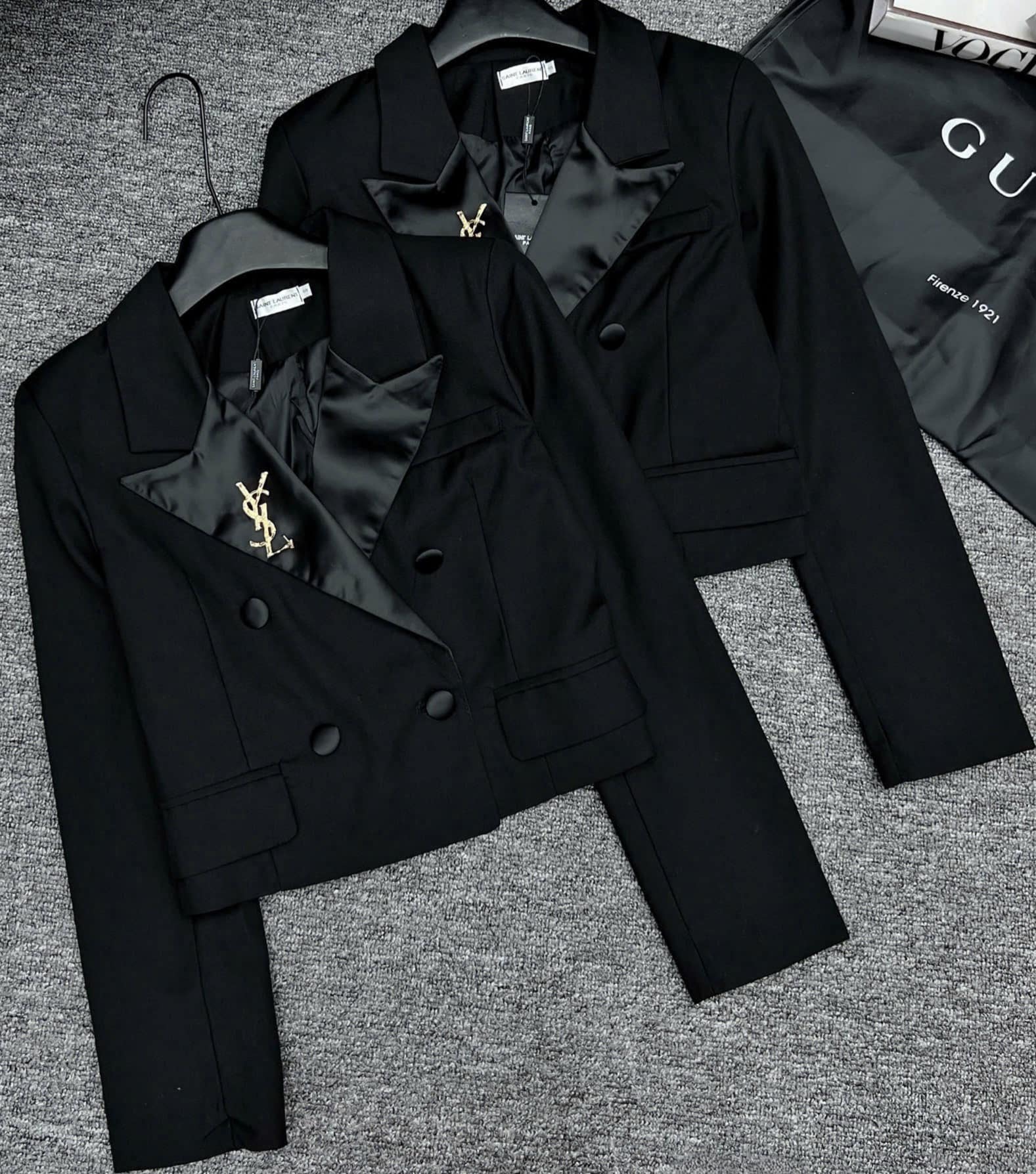 Áo khoác nữ phom ngắn tay dài đen YSL 7