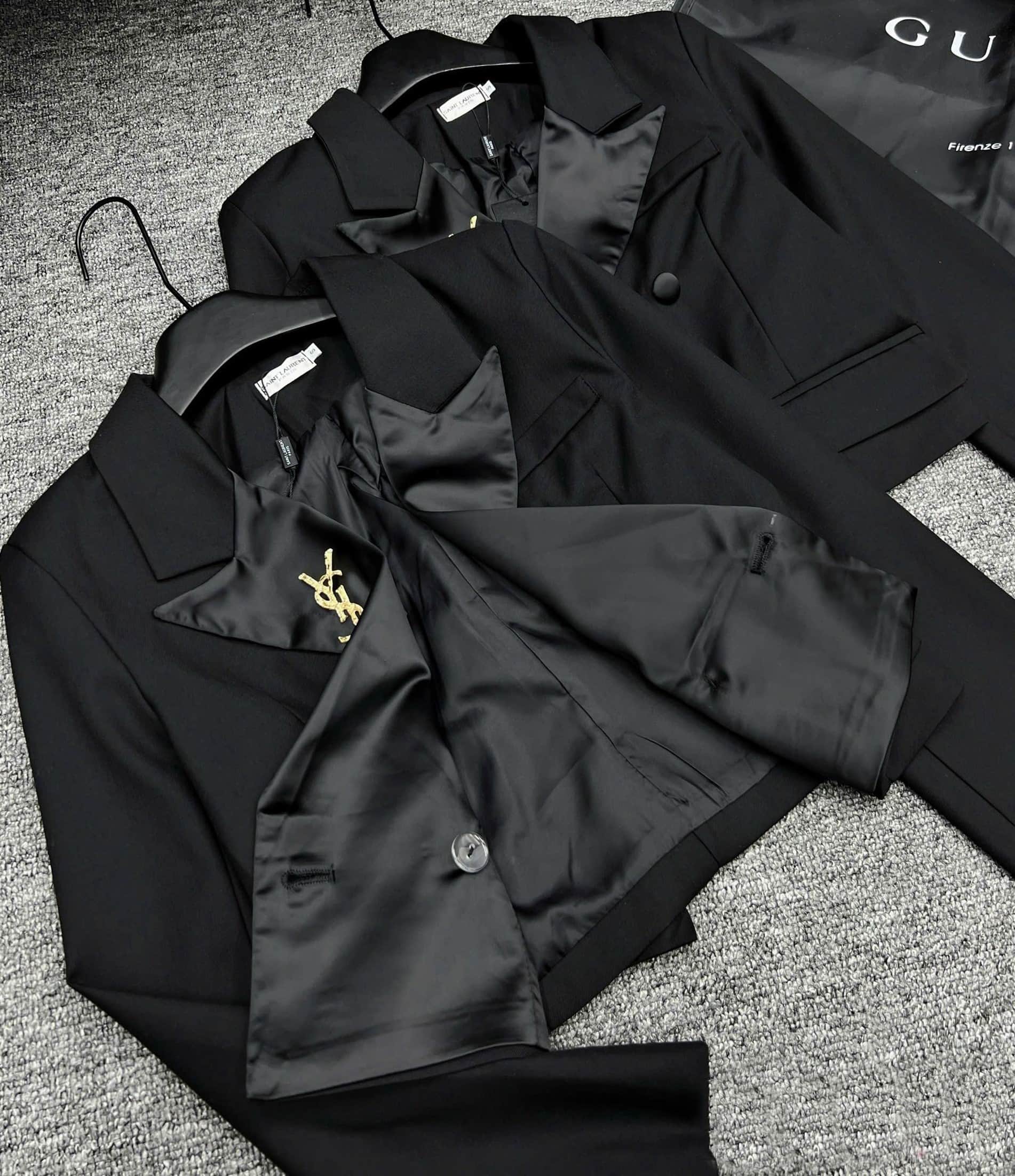 Áo khoác nữ phom ngắn tay dài đen YSL 9