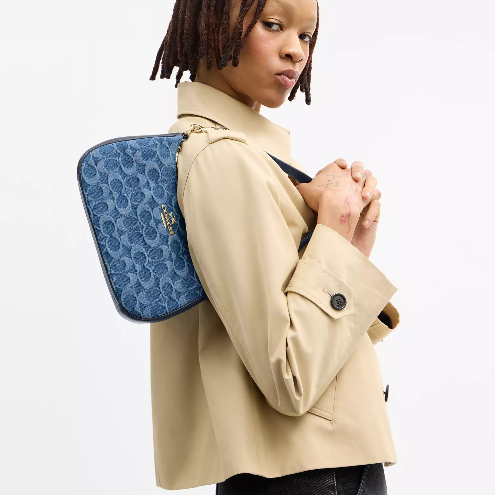 Túi đeo chéo Coach Teri Shoulder Bag In Signature Denim Indigo CDQ56 9
