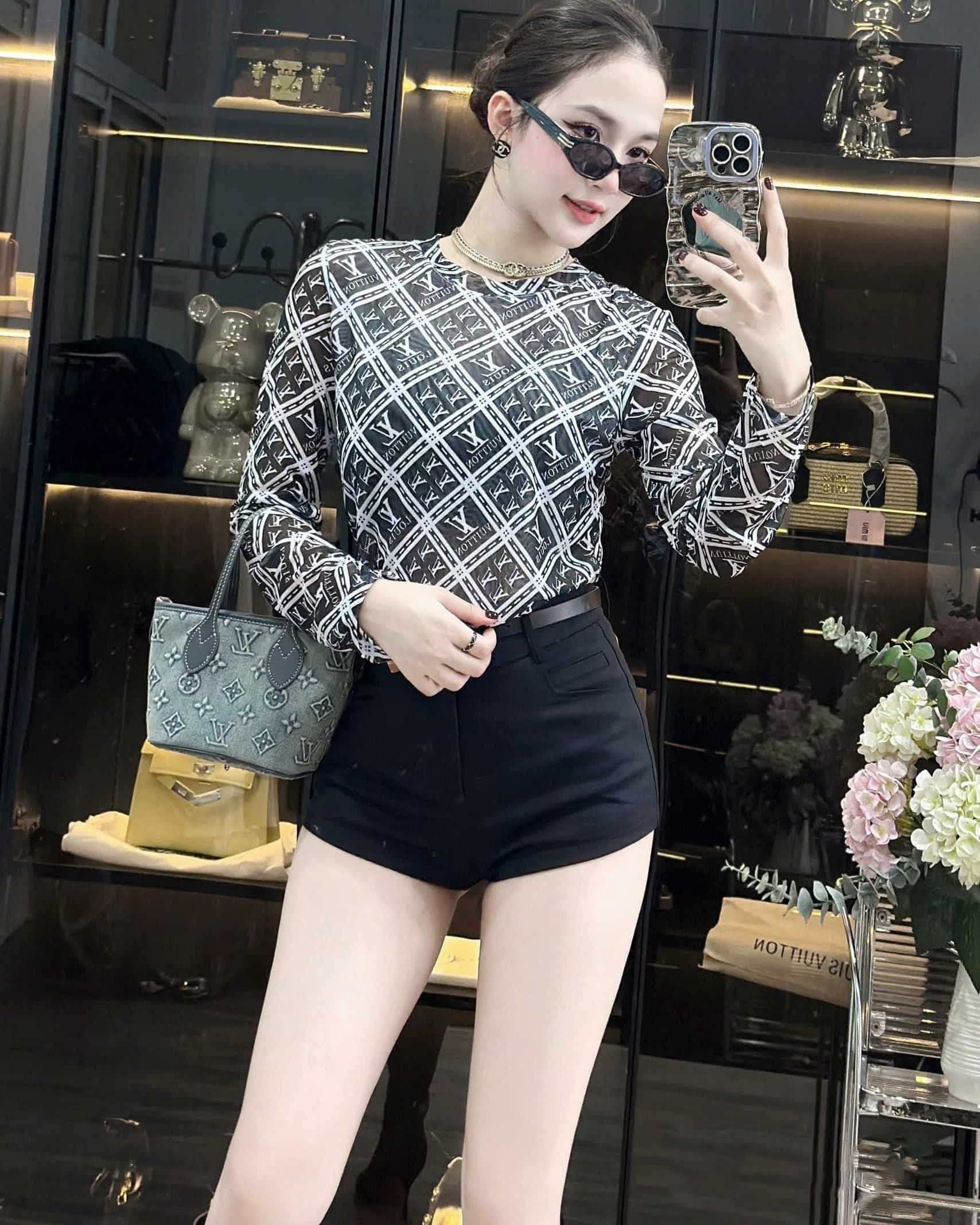 Áo thun ôm tay dài nữ LV phối sọc 5
