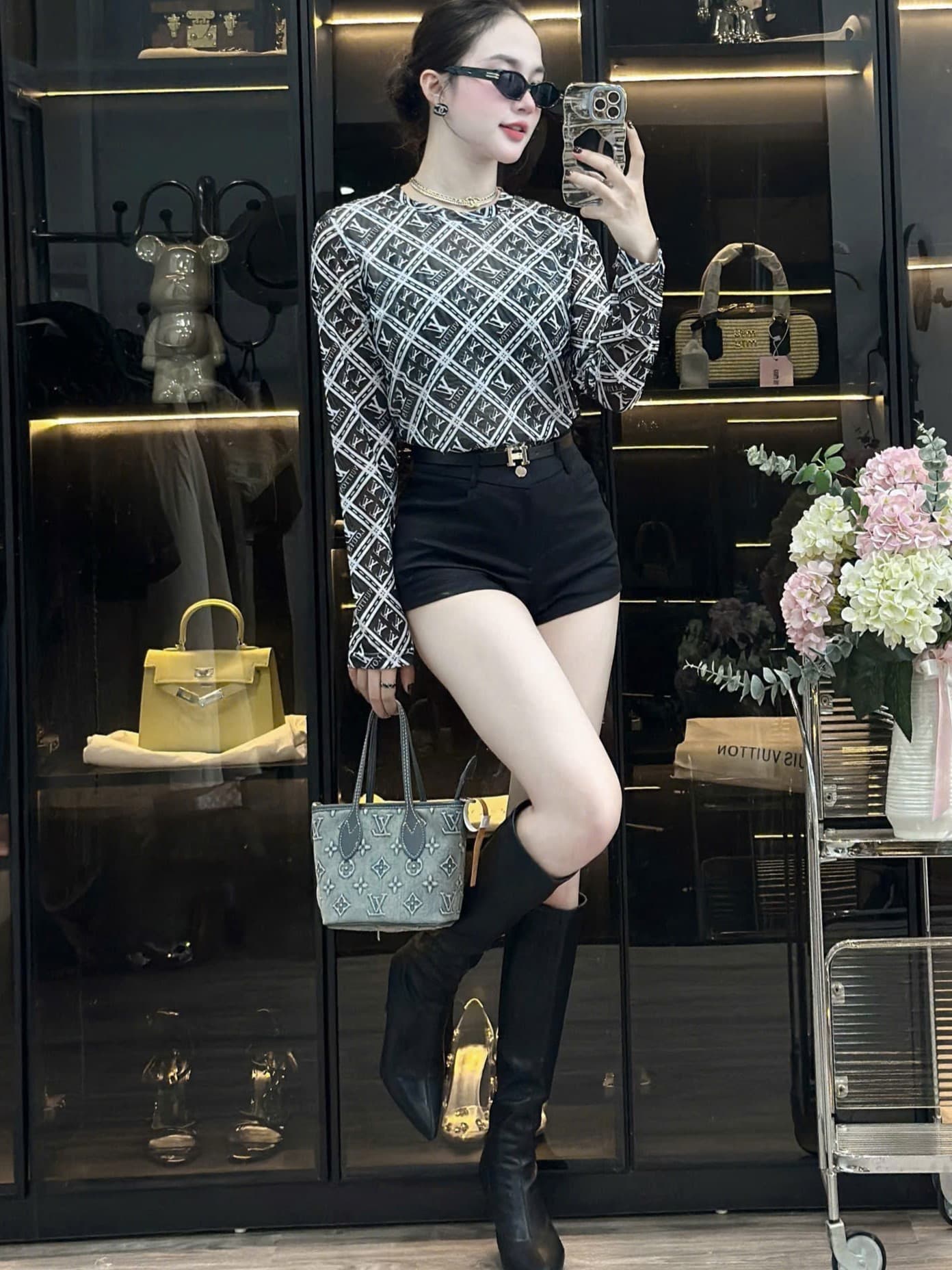 Áo thun ôm tay dài nữ LV phối sọc 8