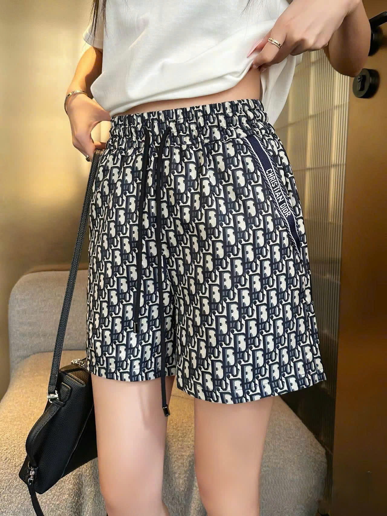 Combo áo thun trắng quần short vải Dior 8