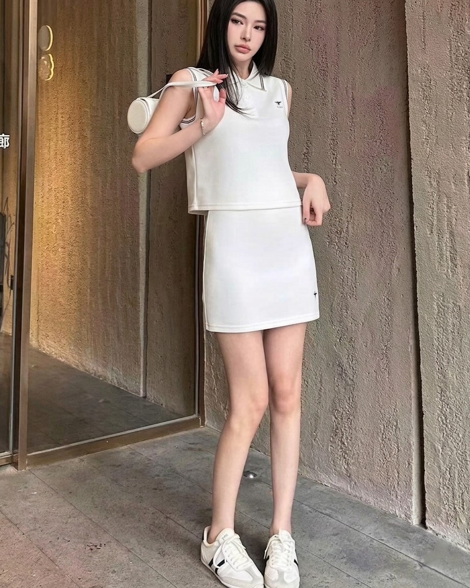 Combo áo sát nách váy ôm ngắn thun trắng và đen Dior 7