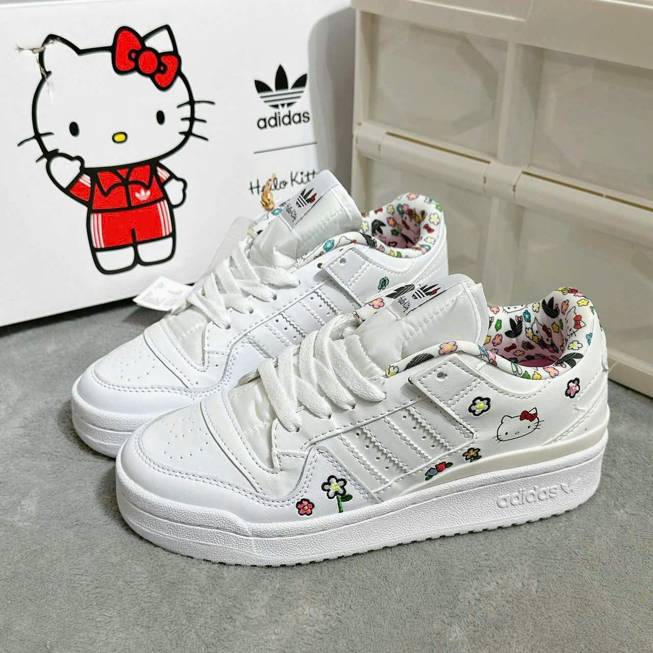 Giày thể thao Adidas x Hello Kitty Forum Low Cloud White Core Black IG030 4