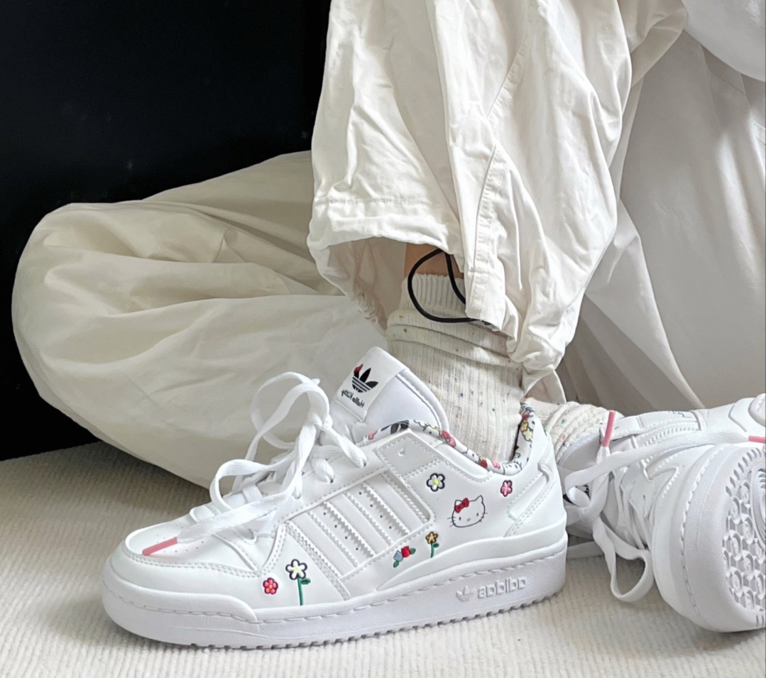 Giày thể thao Adidas x Hello Kitty Forum Low Cloud White Core Black IG030 5