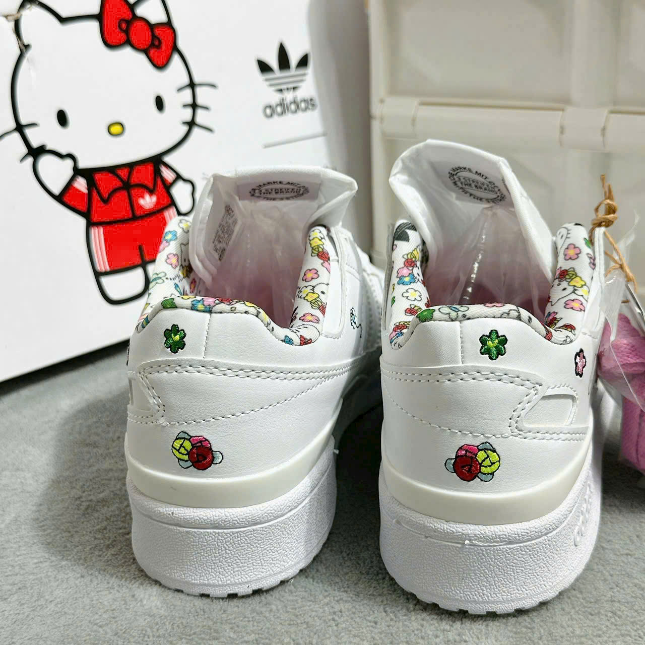Giày thể thao Adidas x Hello Kitty Forum Low Cloud White Core Black IG030 6