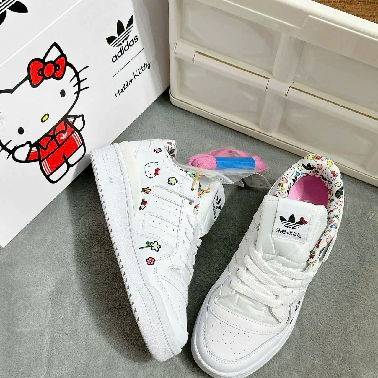 Giày thể thao Adidas x Hello Kitty Forum Low Cloud White Core Black IG030 11