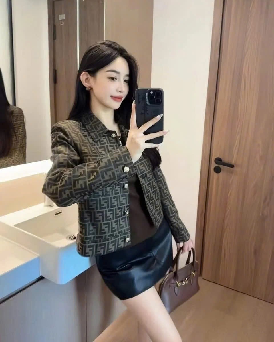 Áo khoác ngắn thời trang nữ Fendi nâu 1