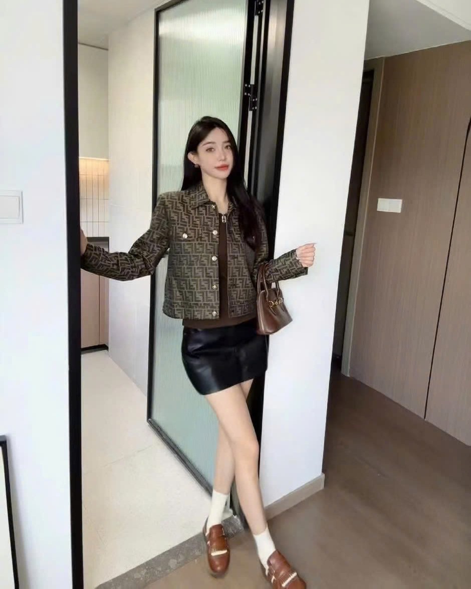 Áo khoác ngắn thời trang nữ Fendi nâu 3