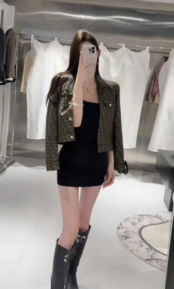 Áo khoác ngắn thời trang nữ Fendi nâu 4
