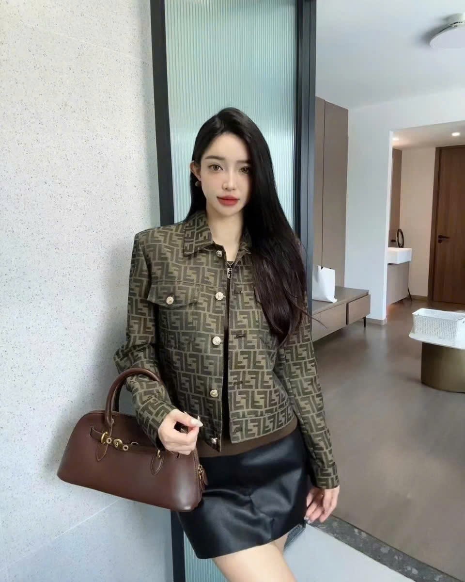 Áo khoác ngắn thời trang nữ Fendi nâu 7