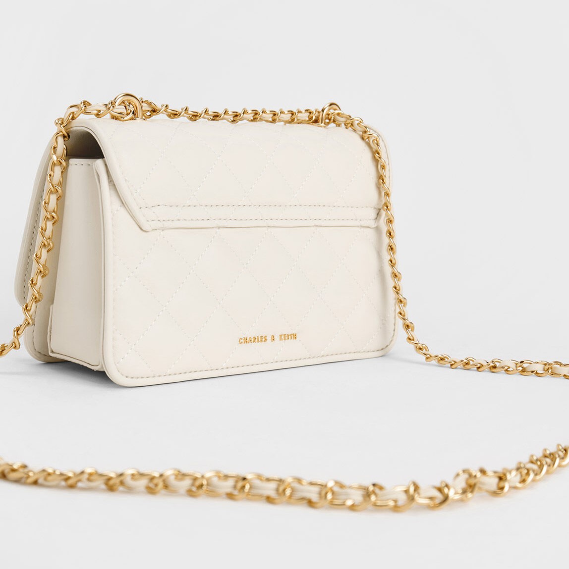 TÚI XÁCH NỮ CHARLES AND KEITH CHARM EMBELLISHED QUILTED CLUTCH 1