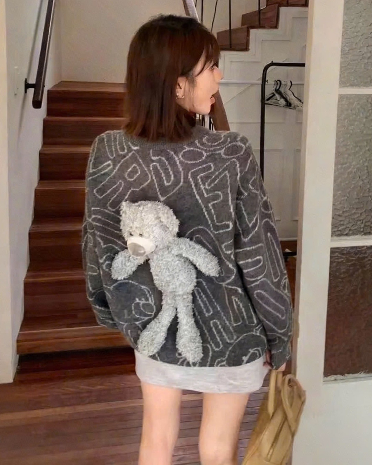 Áo gấu xám 13DE Marzo Bear Logo Sketch Jumper Grey 4
