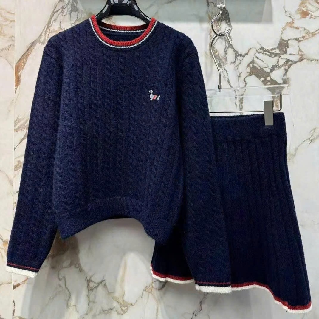 Combo áo váy len xám vàng kem Thom Browne 5