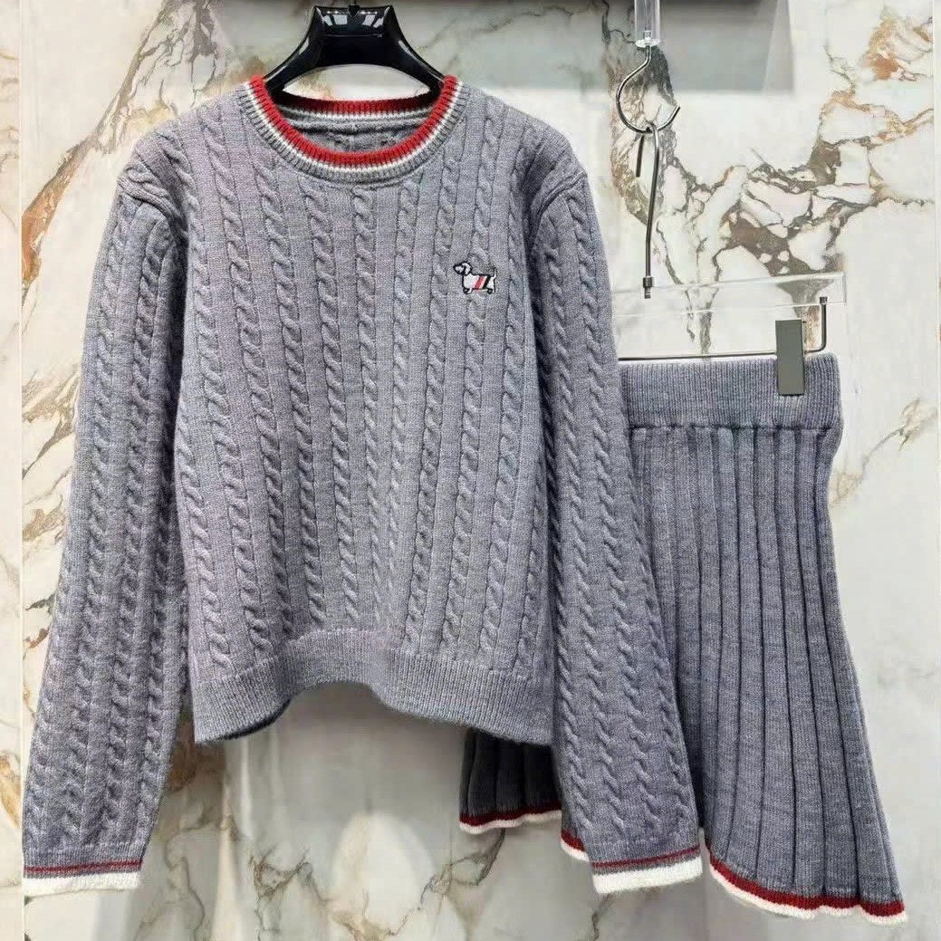 Combo áo váy len xám vàng kem Thom Browne 9