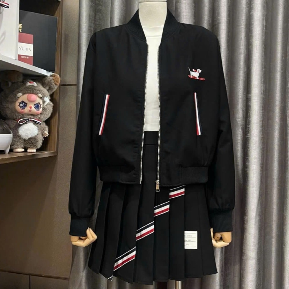 Combo áo khoác váy ngắn xếp ly họa tiết chó Thom Browne 1