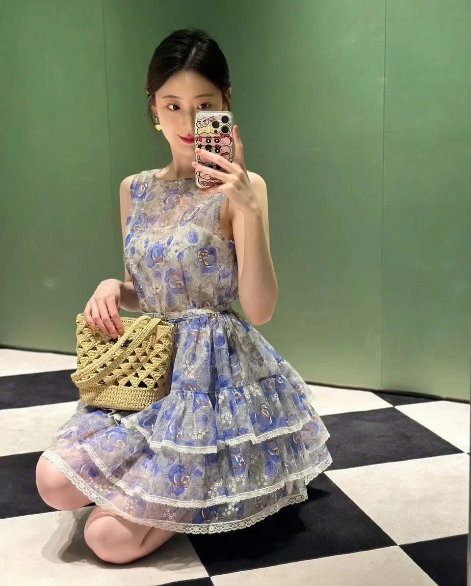 Đầm nữ Prada Floral Ruffle-Trim Woven Mini Dress 2