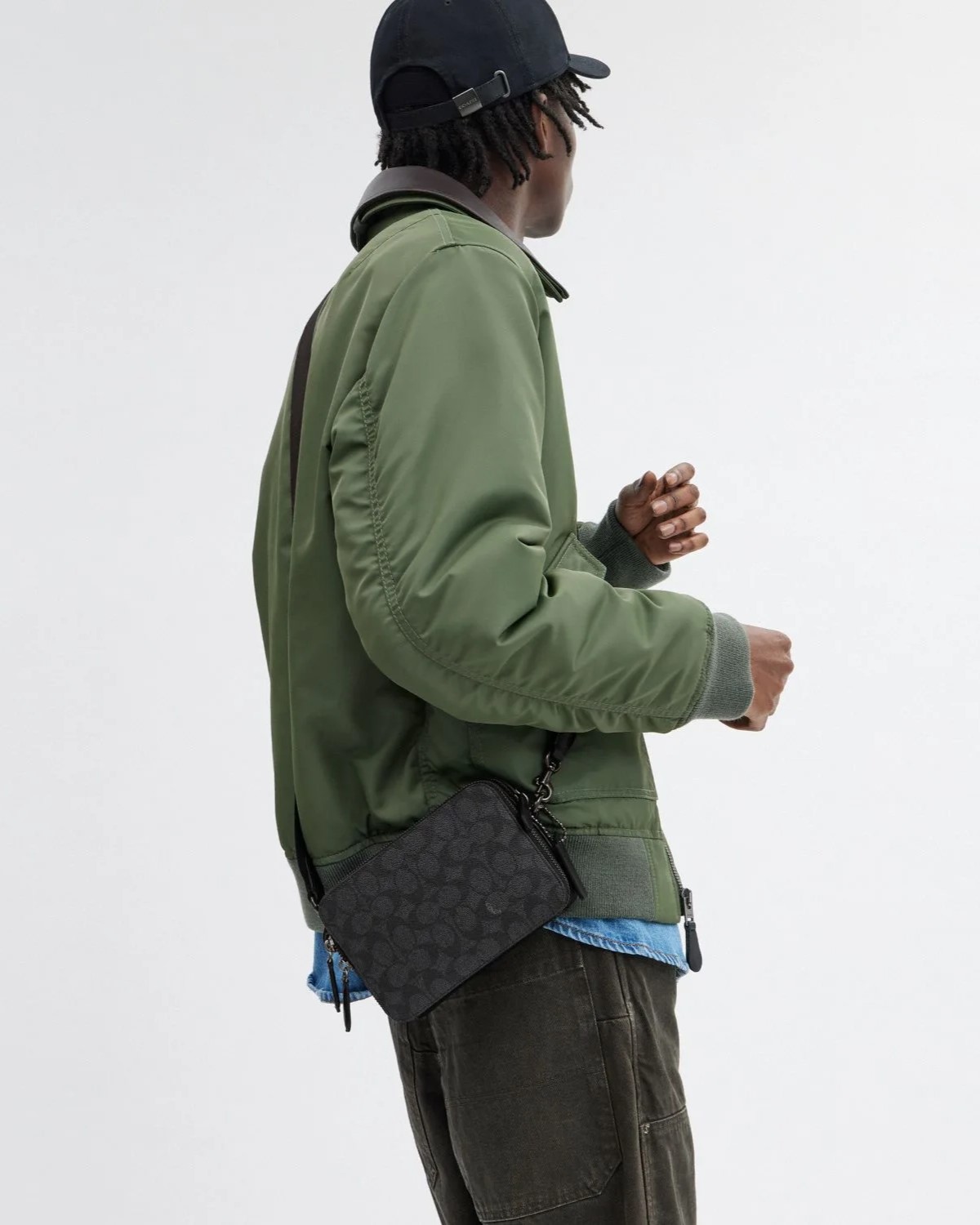 Túi đeo chéo nam Coach Charter Crossbody 19 In Signature Canvas CR783 3