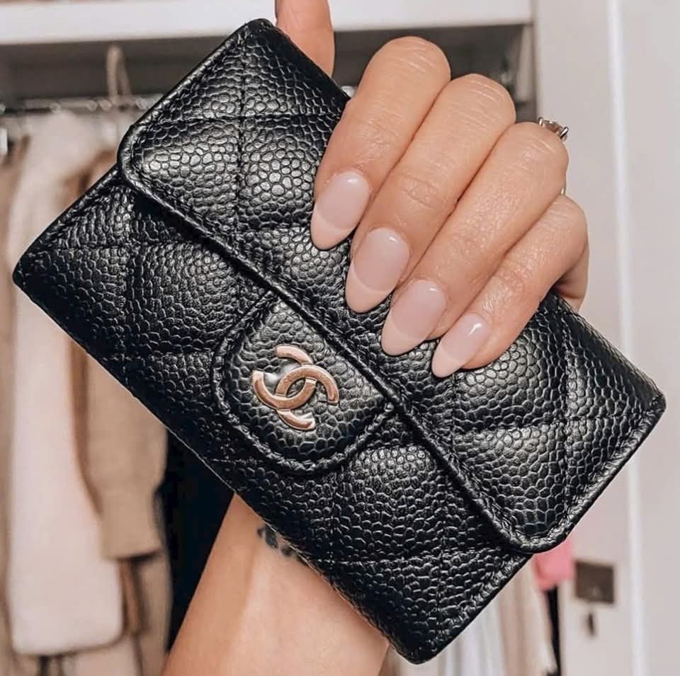 Ví cầm tay mini Chanel Black Caviar Leather Classic Flap Card Holder 5