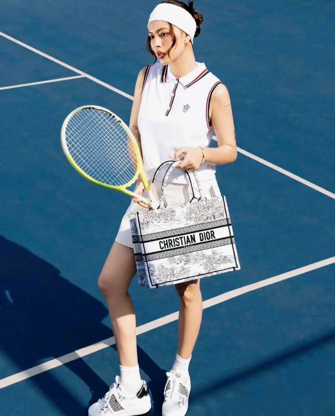 Combo áo váy trắng thể thao Dior 2