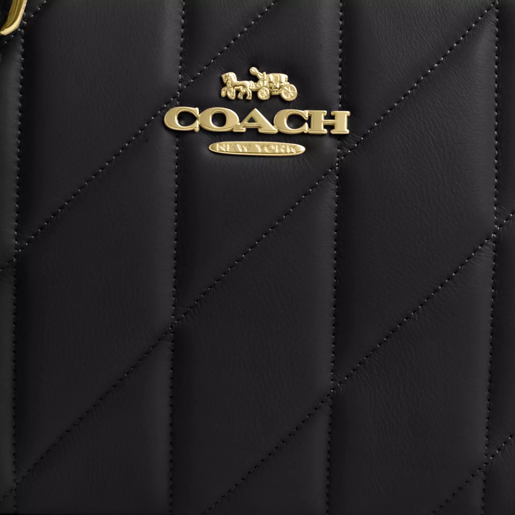 Túi đeo chéo Coach nữ Mini Jamie Camera Bag With Quilting Black CY779 1