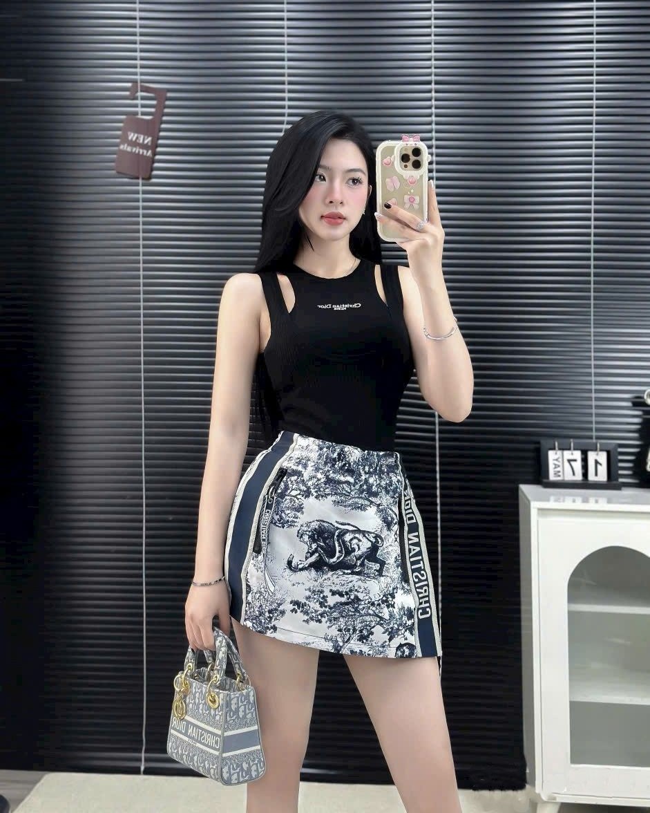 Combo áo thun ba lỗ nữ váy ngắn họa tiết Dior 3