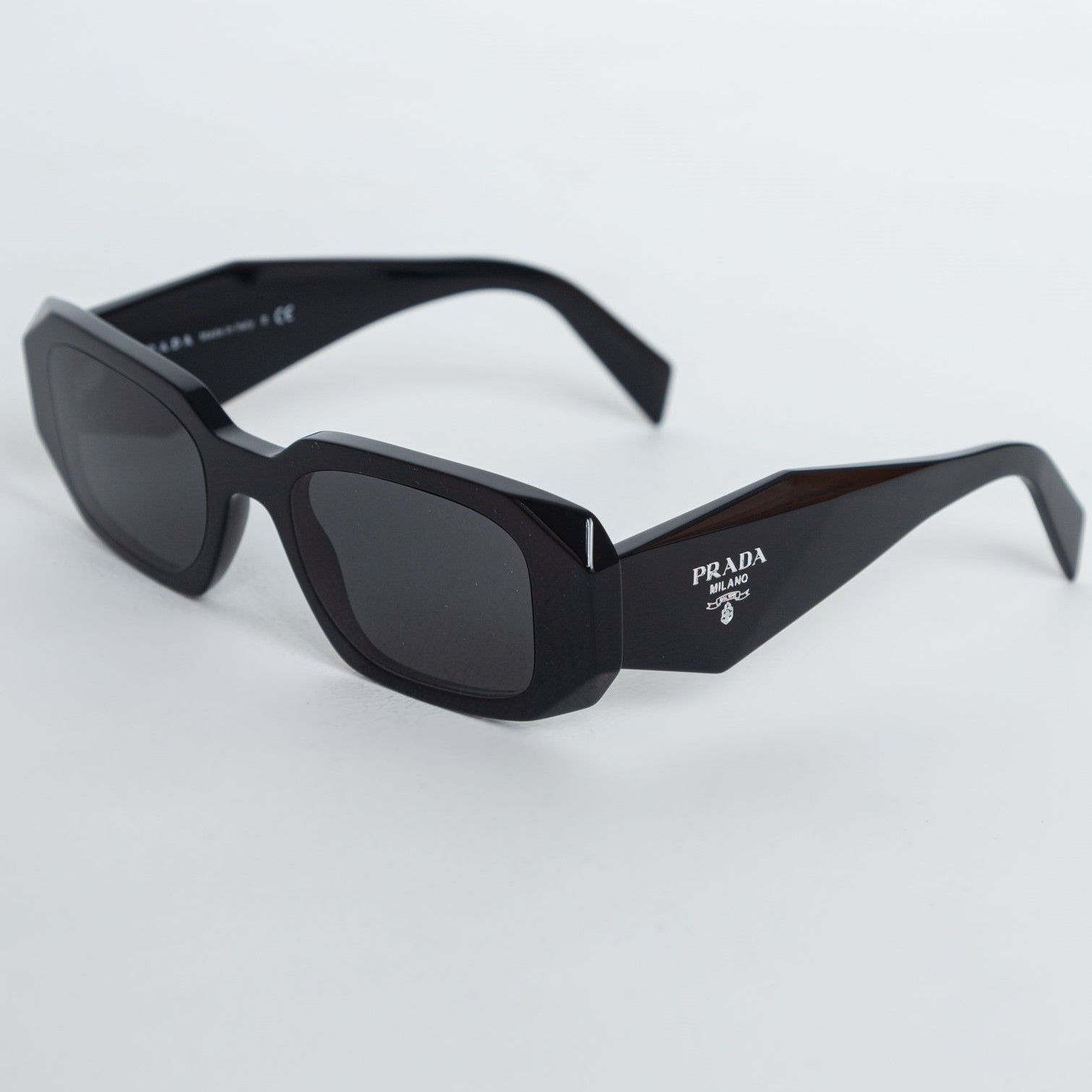 Mắt kính gọng to unisex Prada Symbole sunglasses