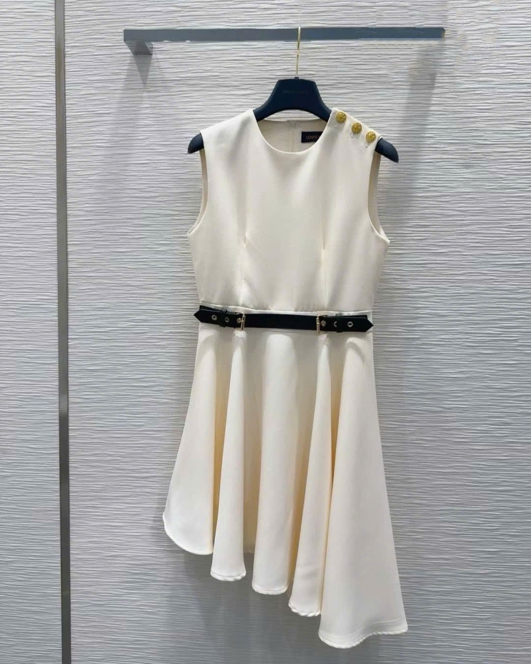 Áo đầm nữ LV khuy dập nổi logo 8
